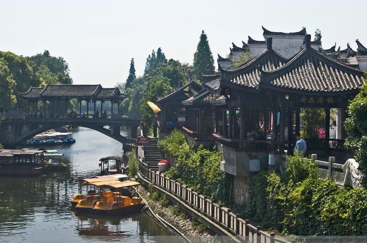 确定恋爱关系后，两人有没有必要坦诚过往呢？为什么呢？游戏画面